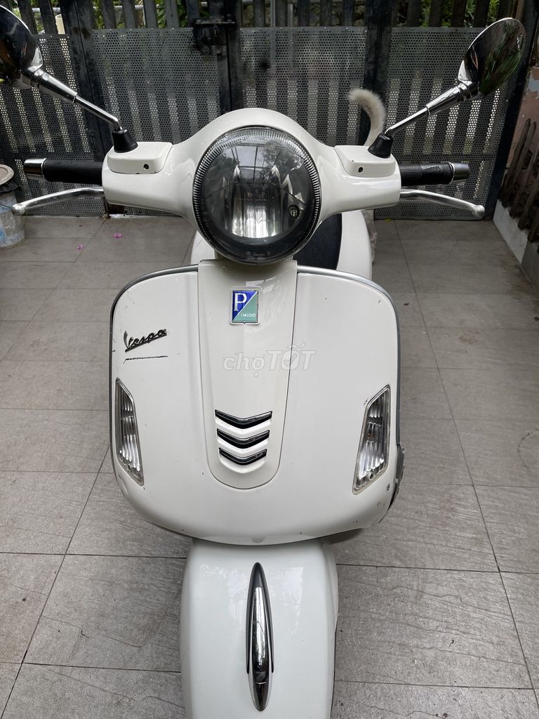Piaggio Vespa 2012 - ảnh 4