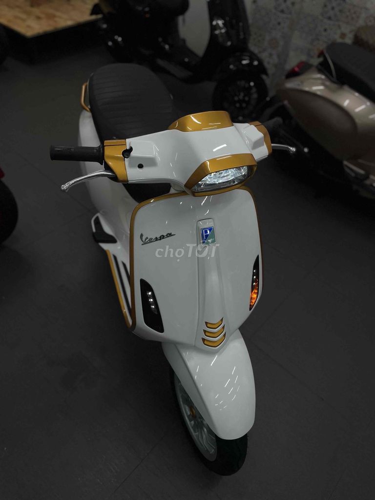 Piaggio Vespa 2021 - ảnh 1