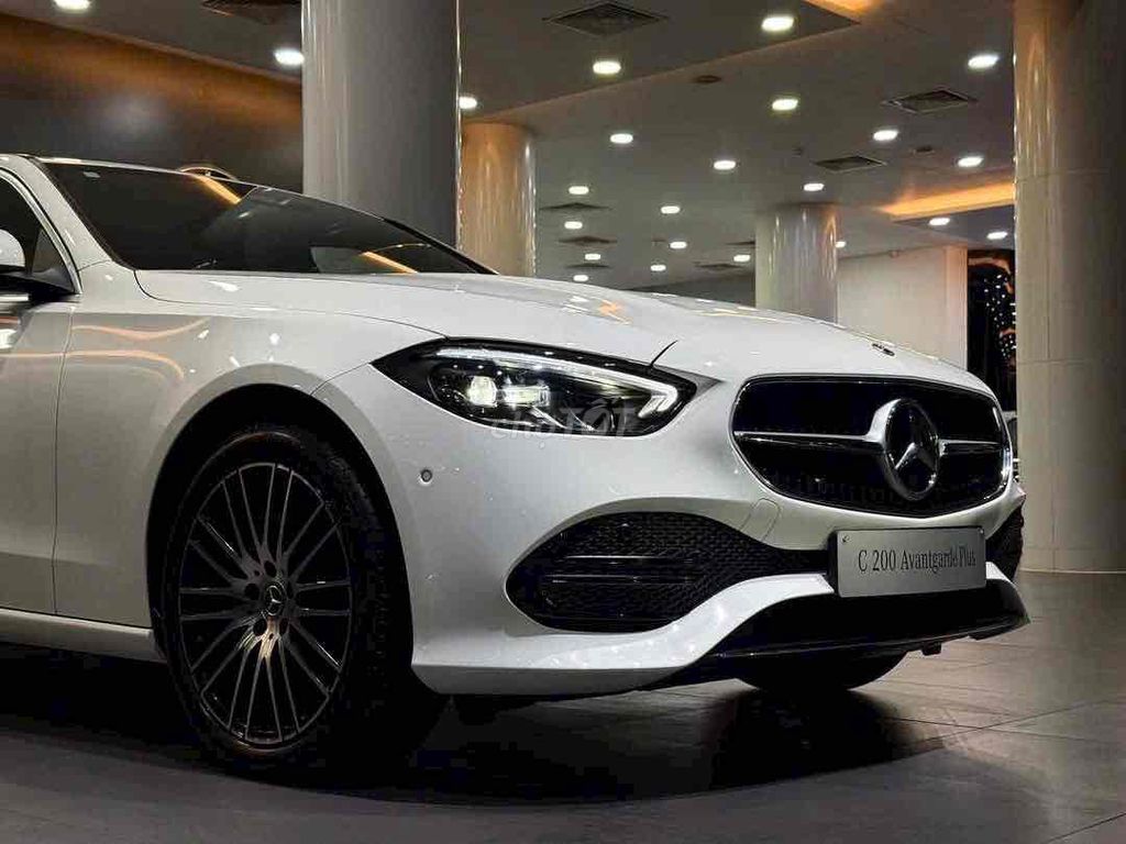 Mercedes-Benz 2025 - ảnh 2