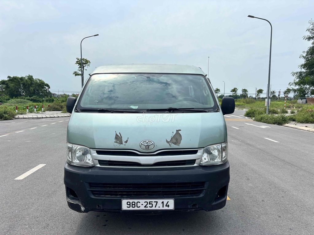 Toyota Hiace 2011 - ảnh 1