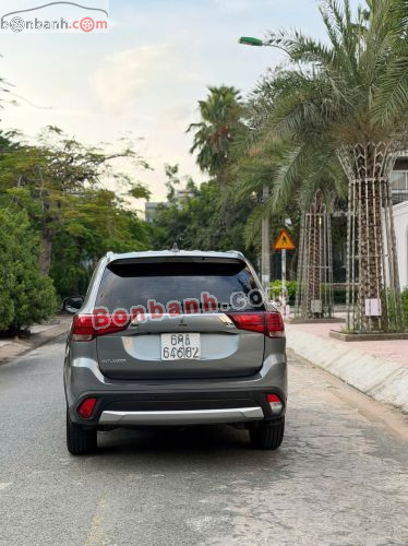 Mitsubishi Outlander 2.0 CVT 2019 - ảnh 4