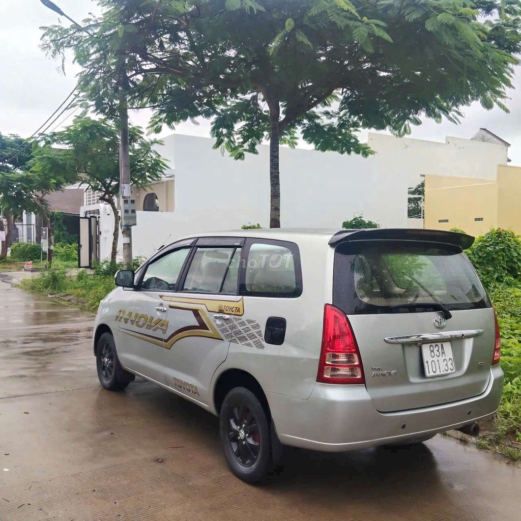 Toyota Innova - ảnh 2