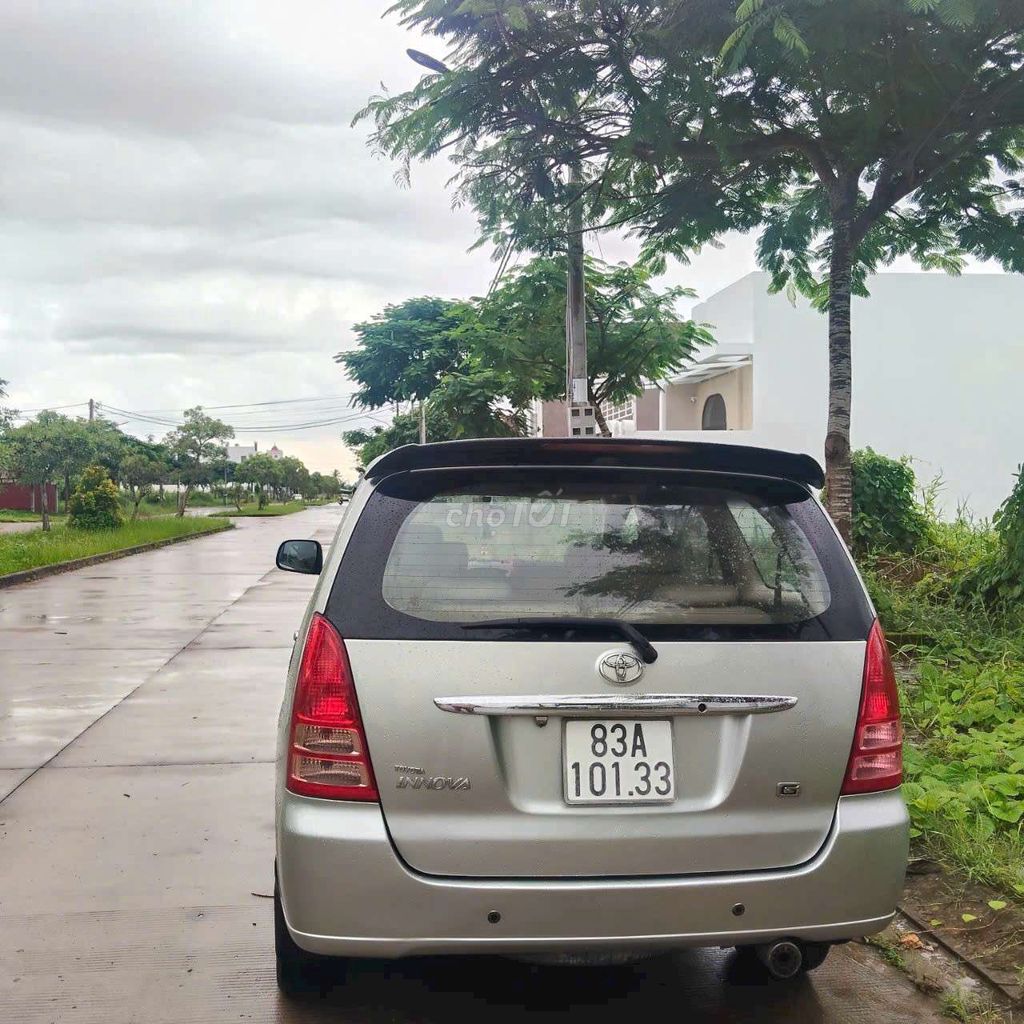 Toyota Innova - ảnh 3