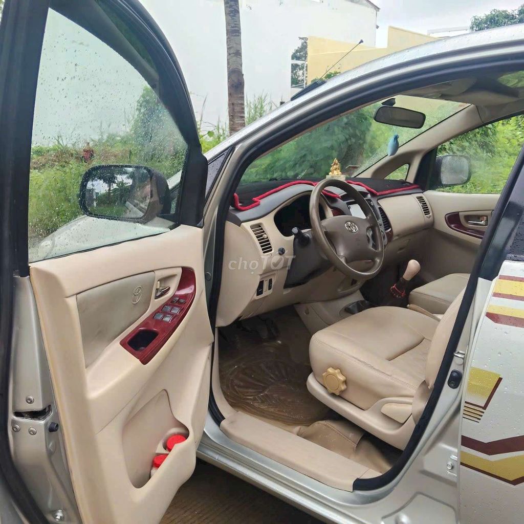 Toyota Innova - ảnh 4