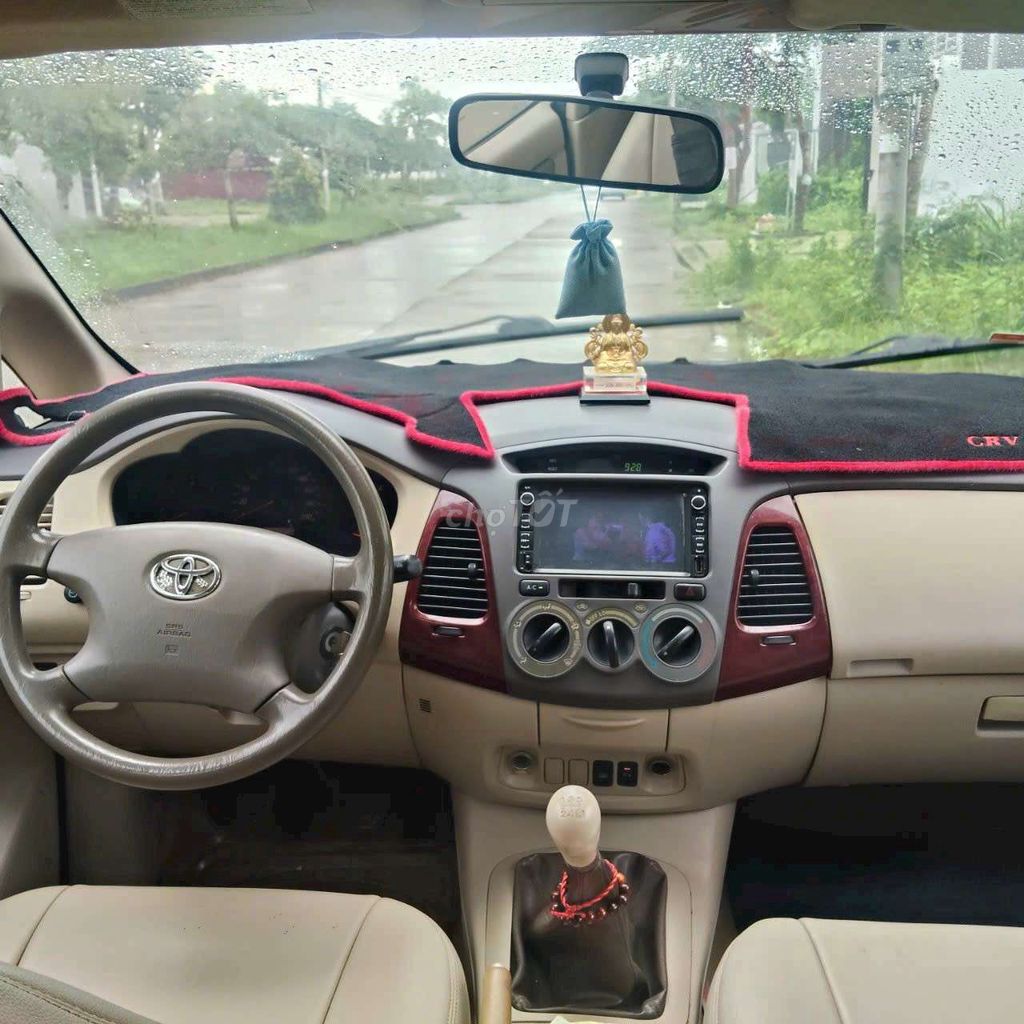 Toyota Innova - ảnh 5