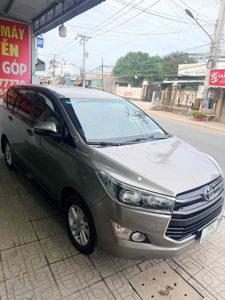 Toyota Innova 2.0E - ảnh 2