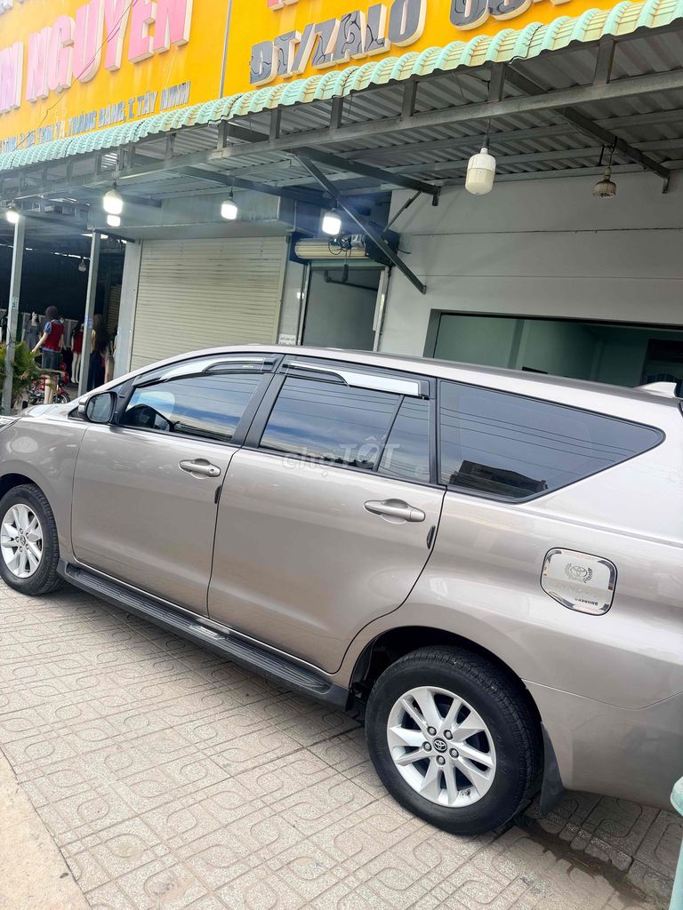 Toyota Innova 2.0E - ảnh 4