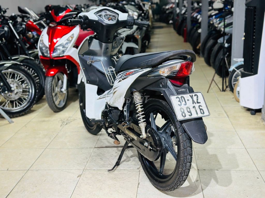 XE M 2011 - ảnh 2