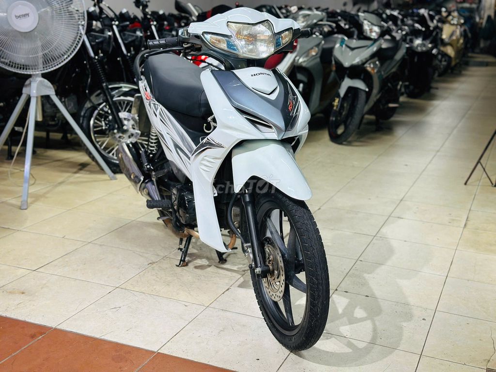 XE M 2011 - ảnh 4