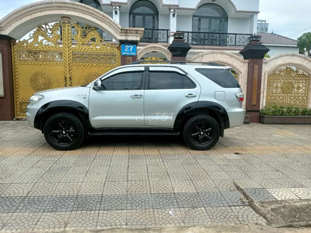 Toyota Fortuner 2009 - ảnh 2