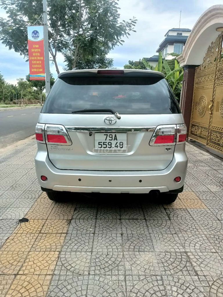 Toyota Fortuner 2009 - ảnh 4