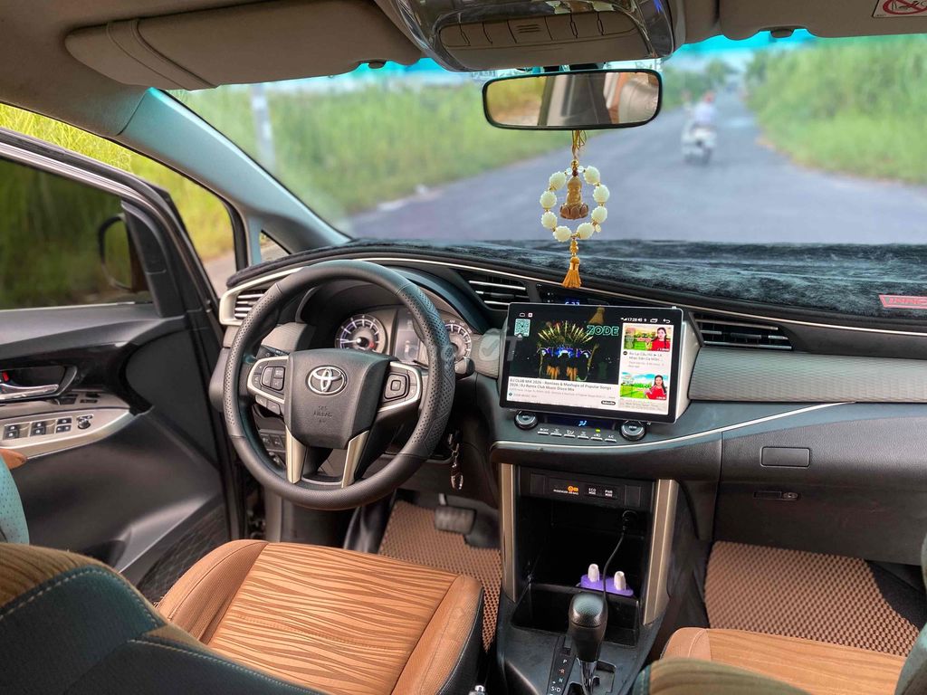 Toyota Innova G - ảnh 1