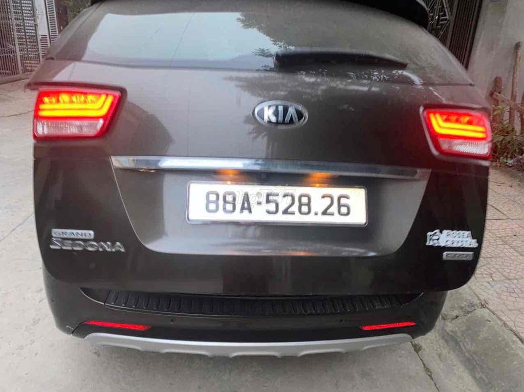Kia Sedona - ảnh 2
