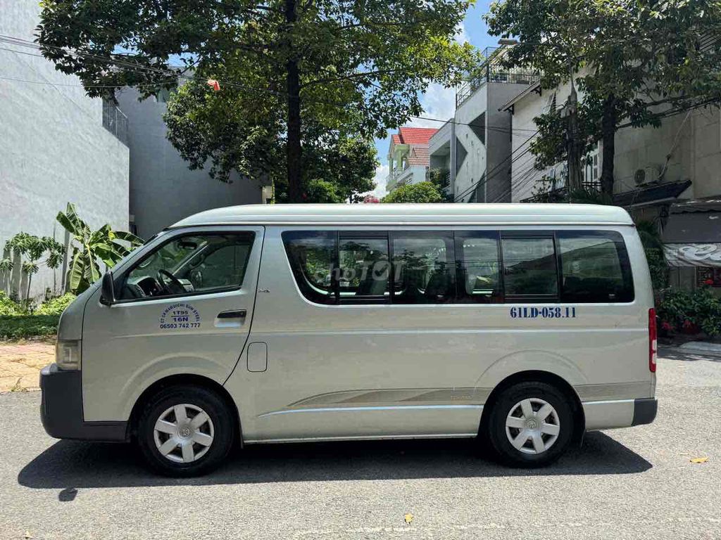 Toyota Hiace 2009 - ảnh 3