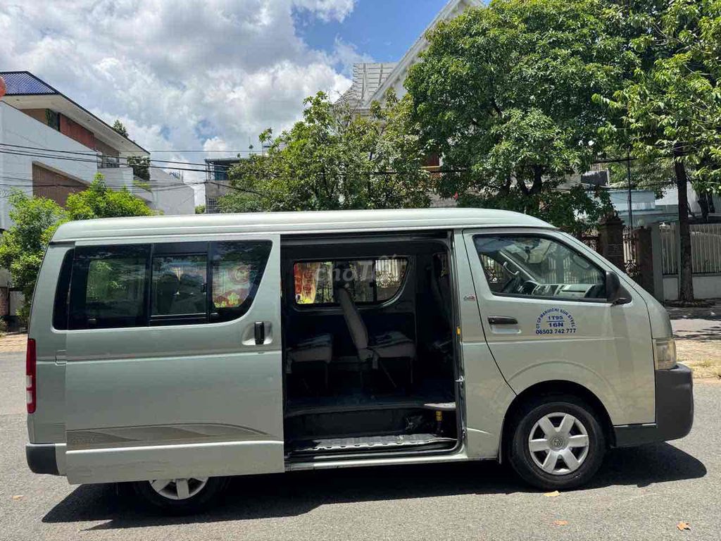 Toyota Hiace 2009 - ảnh 4