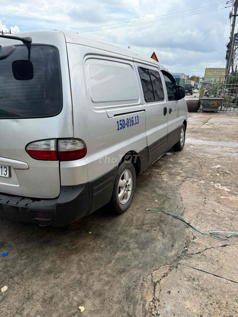Hyundai Starex 2005 - ảnh 2