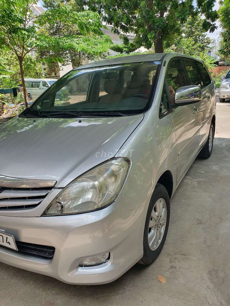 Toyota Innova 2010 - ảnh 2
