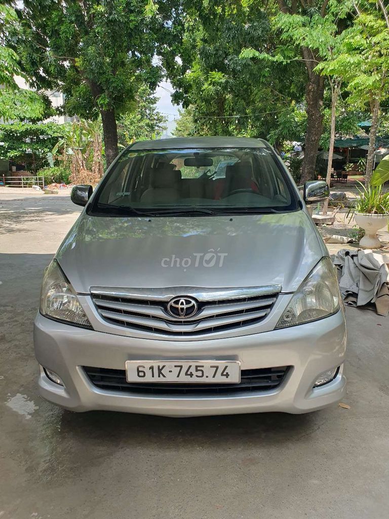Toyota Innova 2010 - ảnh 3
