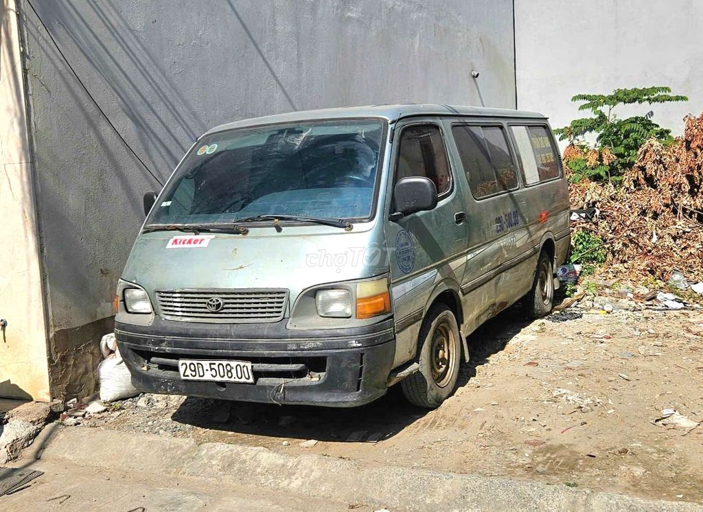 Toyota Hiace - ảnh 1