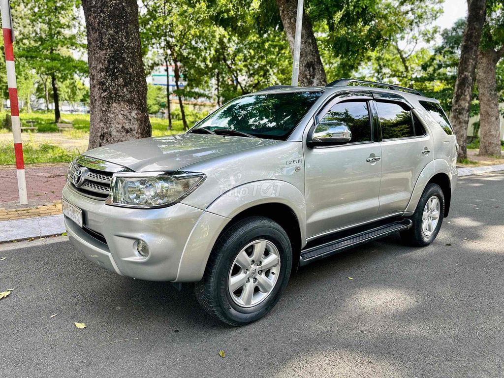 Toyota Fortuner 2010 - ảnh 1