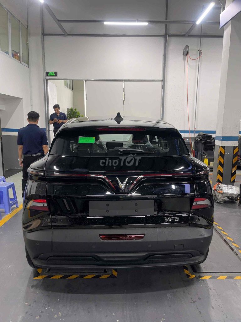 VinFast VF6 Eco - ảnh 4