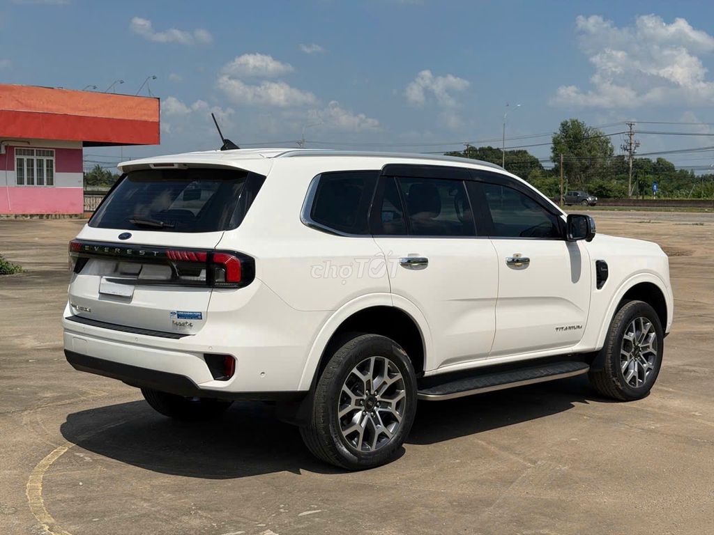 Ford Everest 2023 - ảnh 4