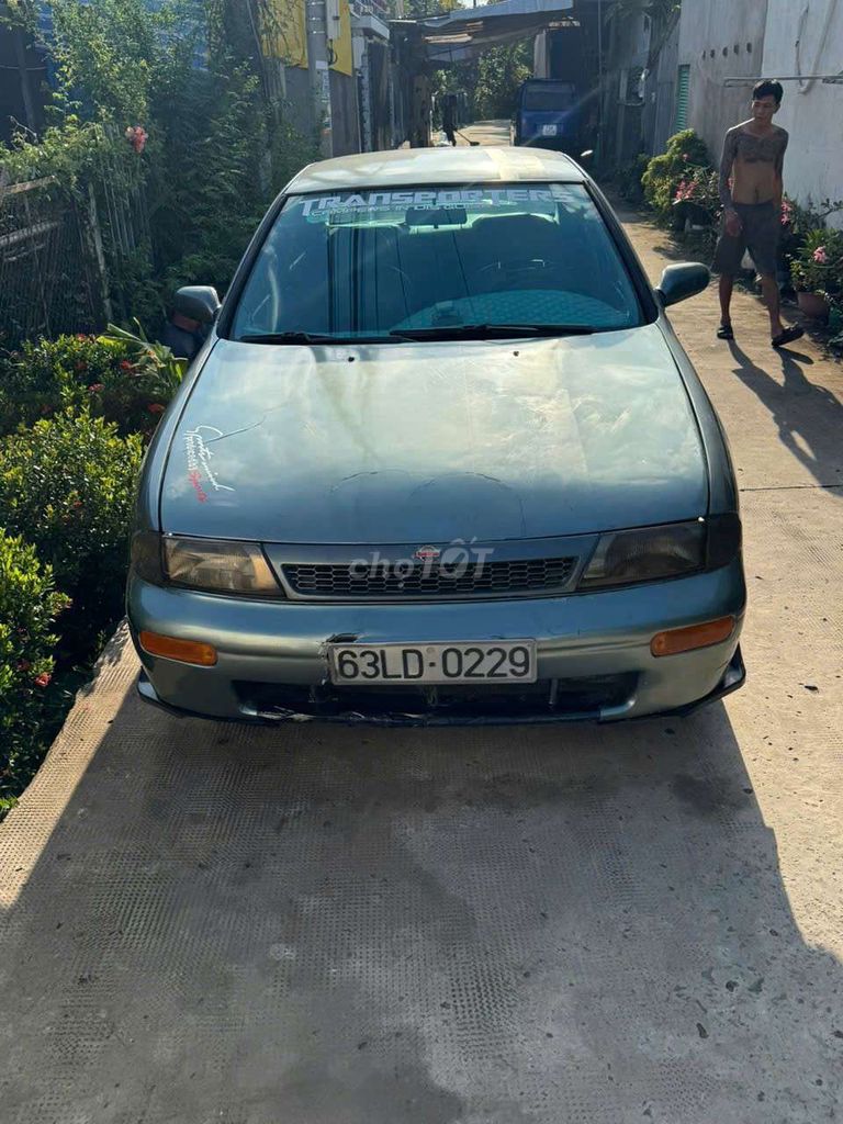 Nissan 1993 - ảnh 1