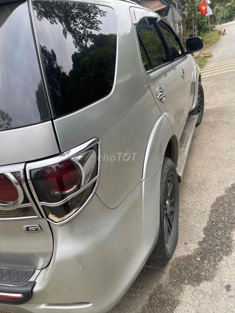 Toyota Fortuner - ảnh 2