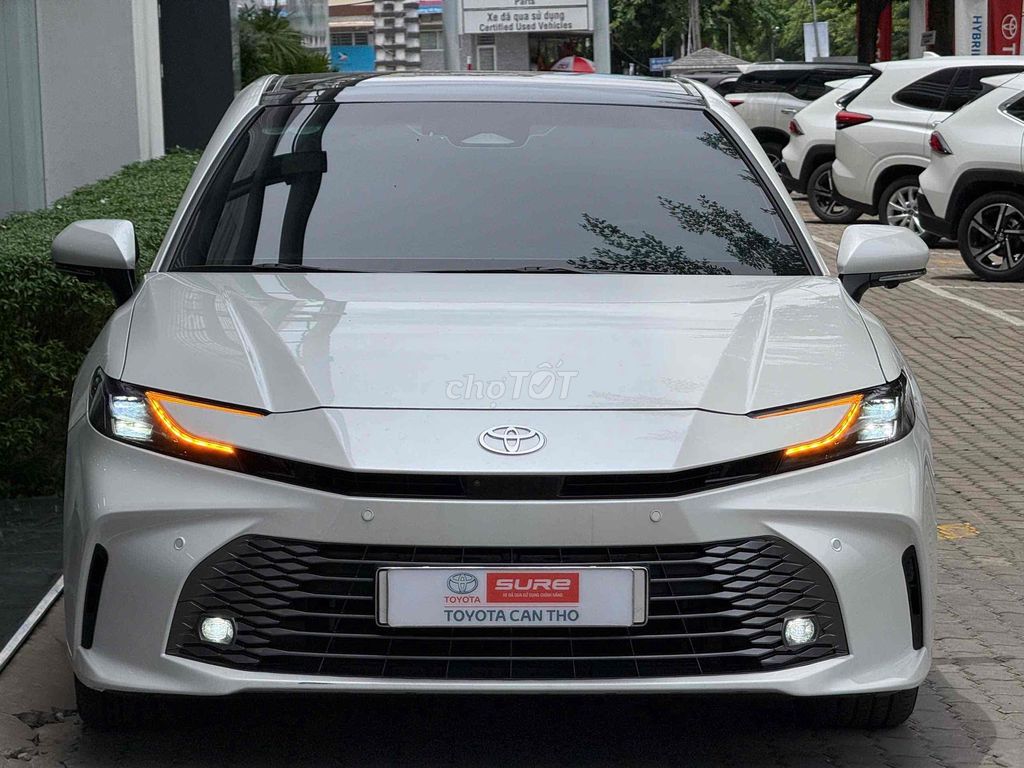 Toyota Camry 2.5 HEV Top 2025 - ảnh 1
