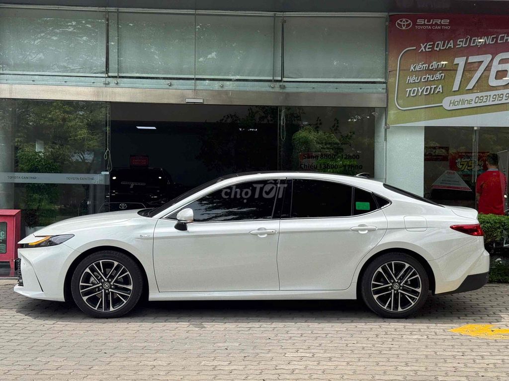 Toyota Camry 2.5 HEV Top 2025 - ảnh 3