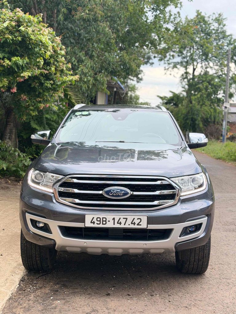 Ford Everest - ảnh 1
