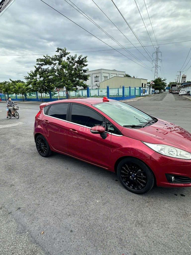Ford Fiesta - ảnh 1