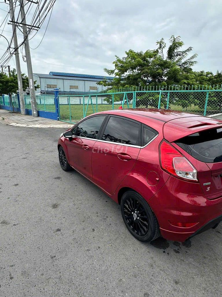 Ford Fiesta - ảnh 2