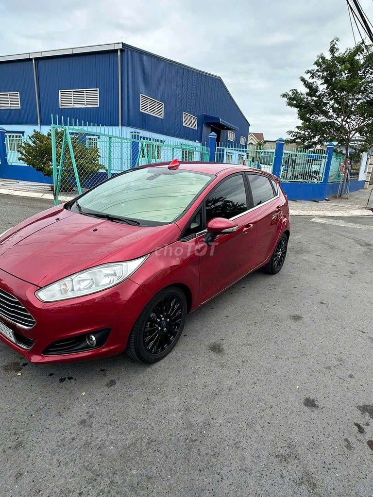 Ford Fiesta - ảnh 4
