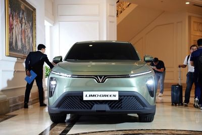 VinFast Limo Green AT 2026 - ảnh 1