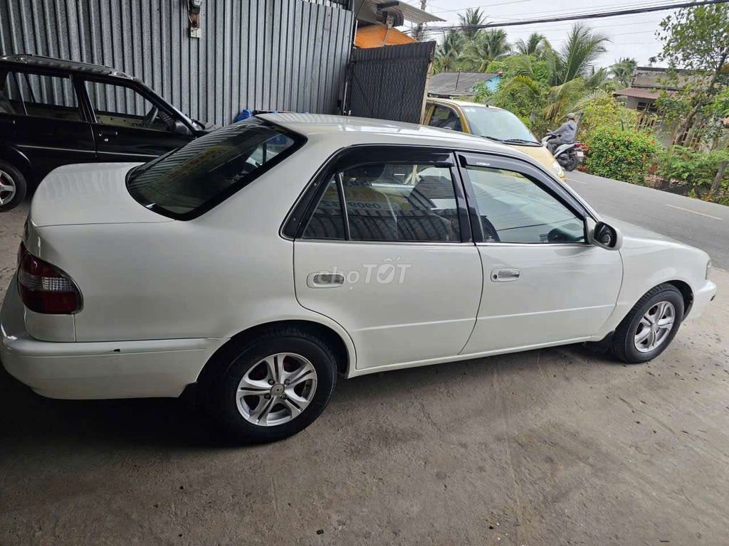 Toyota Corolla - ảnh 2