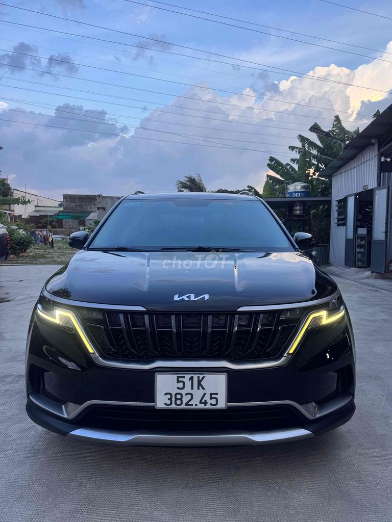 Kia Carnival - ảnh 1
