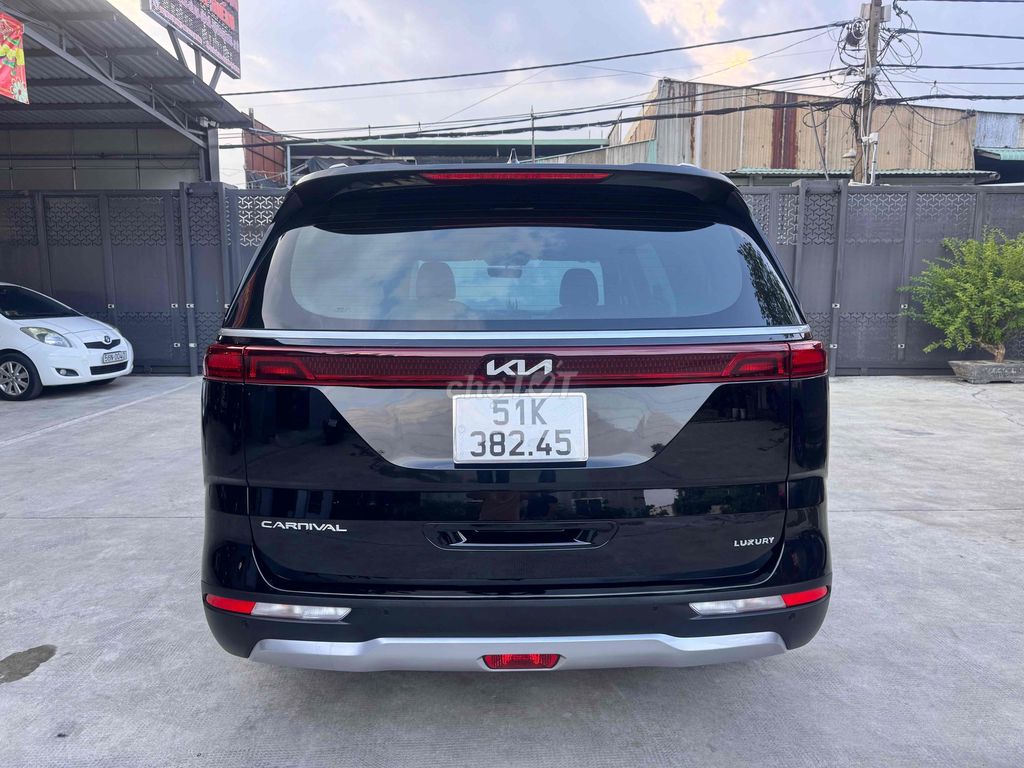 Kia Carnival - ảnh 2
