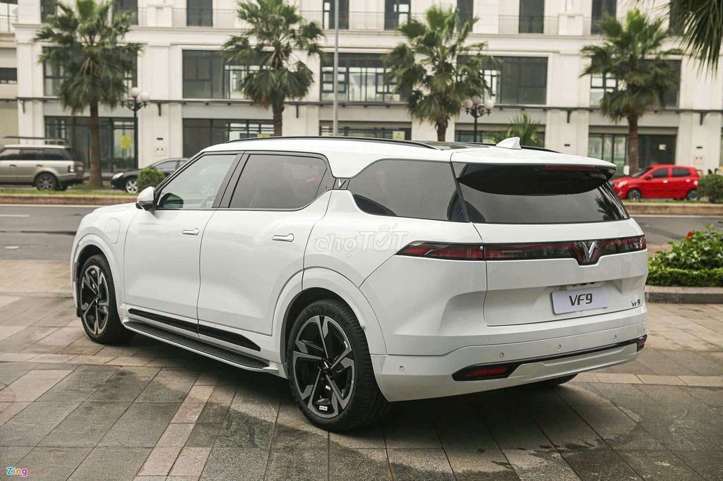 VinFast VF9 - ảnh 4