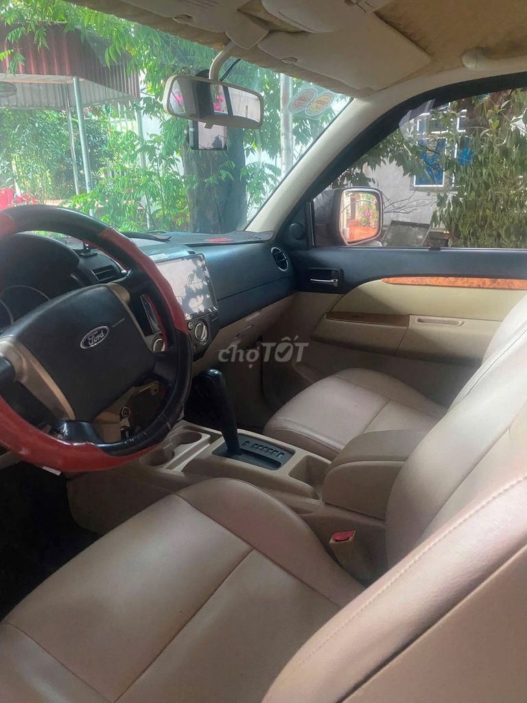 Ford Everest 2011 - ảnh 2
