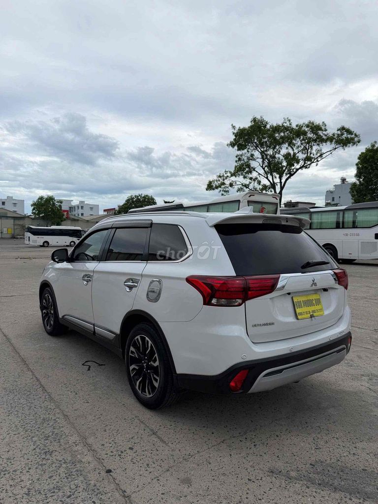 Mitsubishi Outlander 2021 - ảnh 1