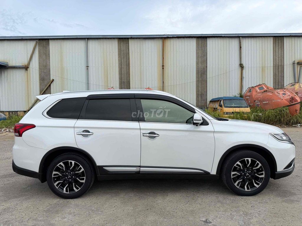 Mitsubishi Outlander 2021 - ảnh 2