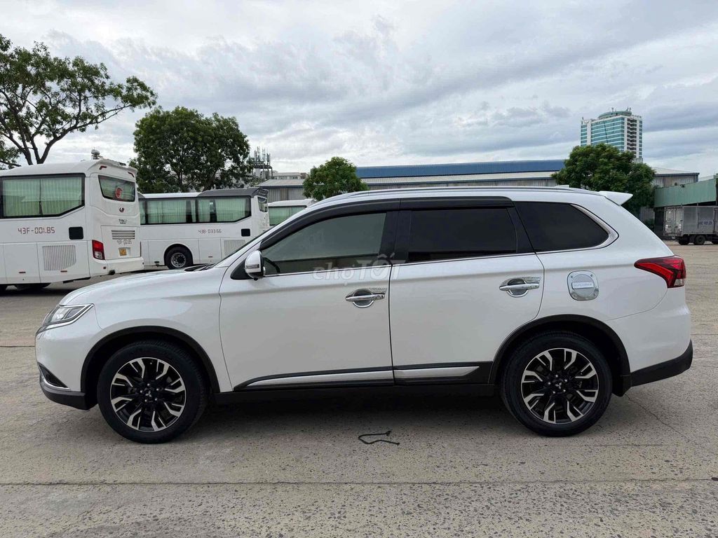 Mitsubishi Outlander 2021 - ảnh 3