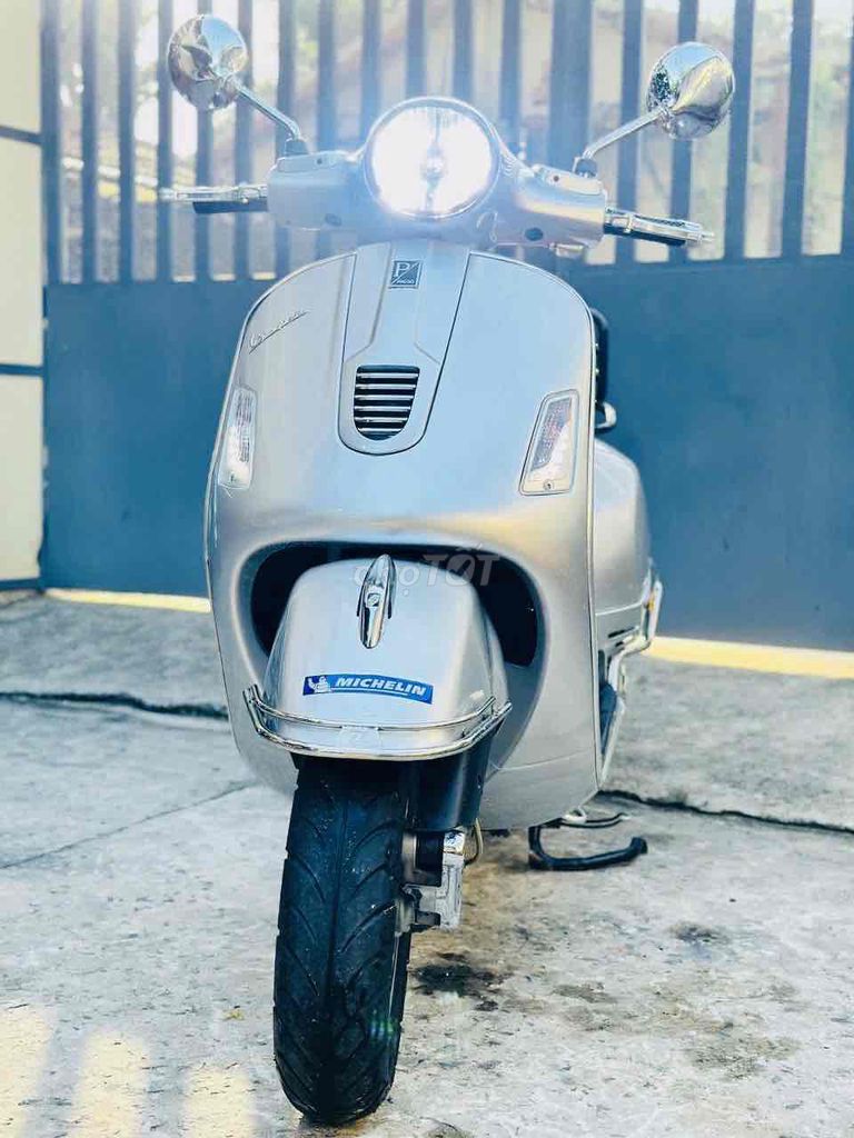 Piaggio Vespa 2011 - ảnh 1