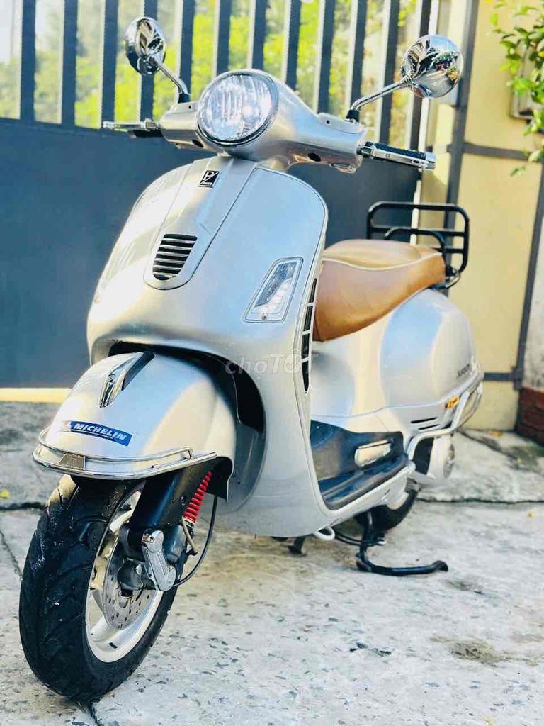 Piaggio Vespa 2011 - ảnh 2