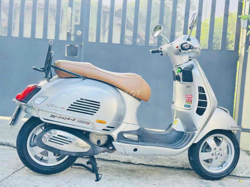Piaggio Vespa 2011 - ảnh 3