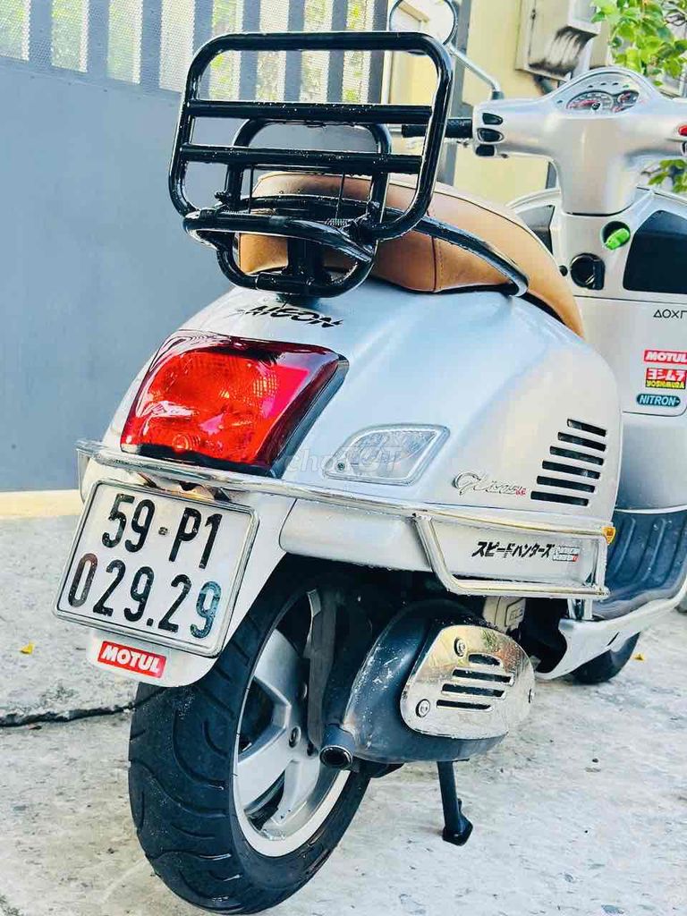 Piaggio Vespa 2011 - ảnh 4