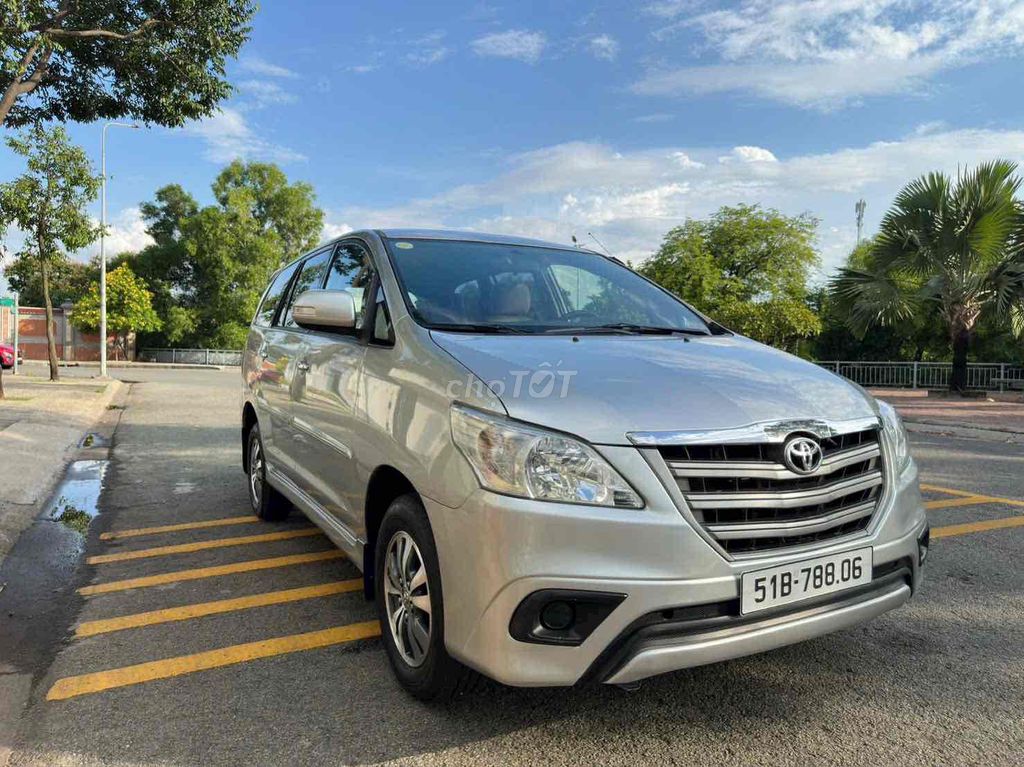 Toyota Innova 2.0E 2016 - ảnh 2