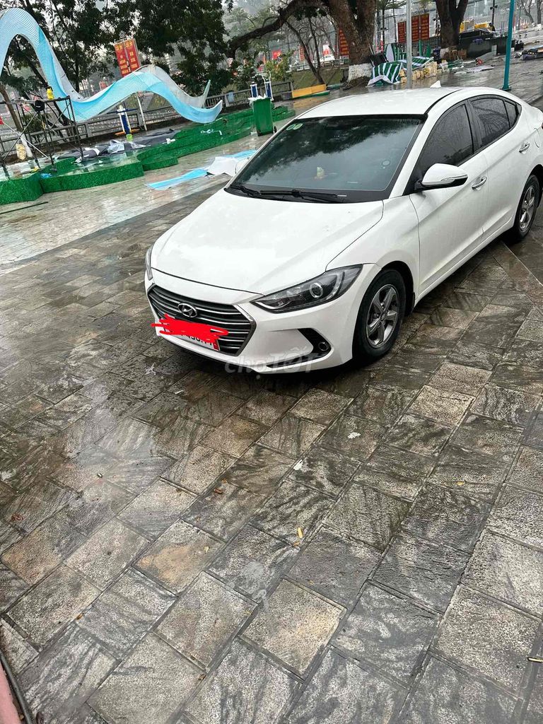 Hyundai Elantra - ảnh 1