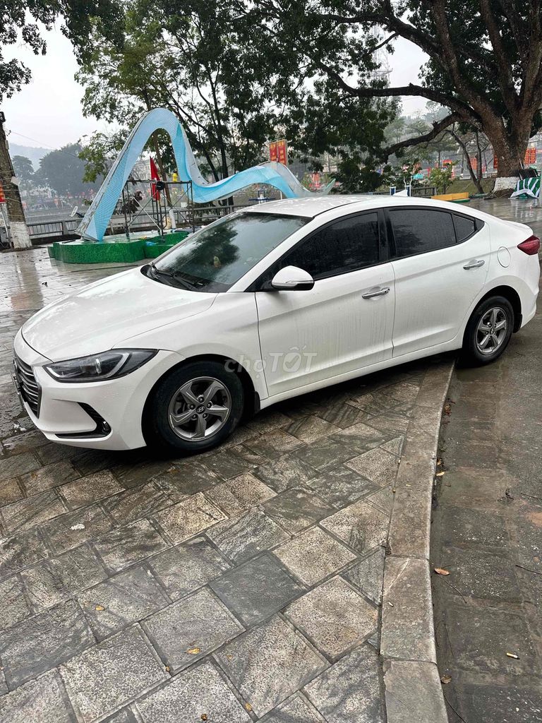 Hyundai Elantra - ảnh 2